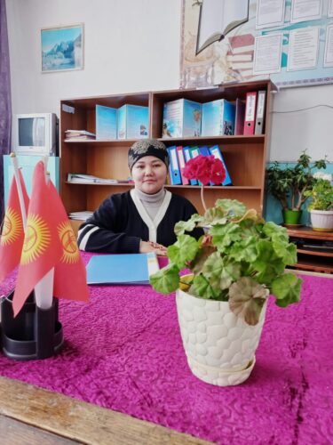 Кыргыз тили жана адабияты мугалими Иманбердиева Мунира Тургунбековна.